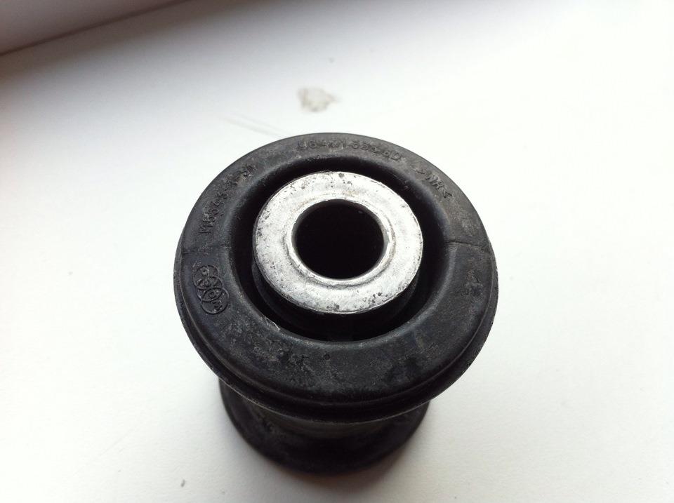 Silentblock wahacza tylnego górnego Citroen C5 (TD/X7)