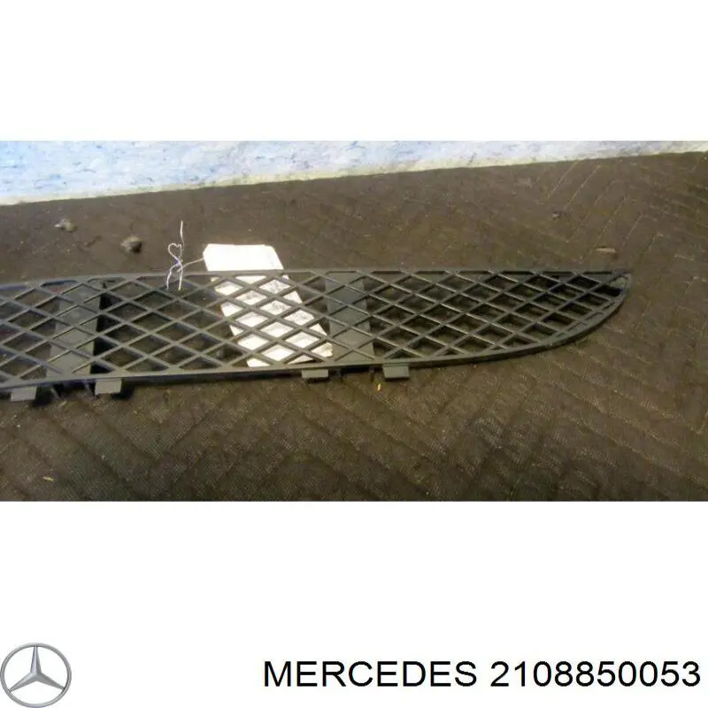 Kratka zderzaka przedniego środkowa do Mercedes E (W210)