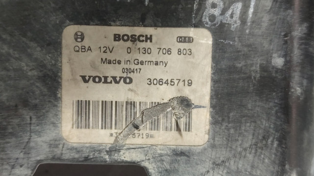 Dyfuzor chłodnicy, w komplecie z silnikiem i wirnikiem 30645719 Volvo