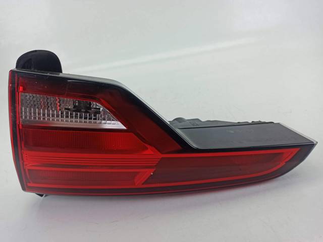 Lampa zespolona tylna prawa wewnętrzna 8W9945076 VAG/Audi